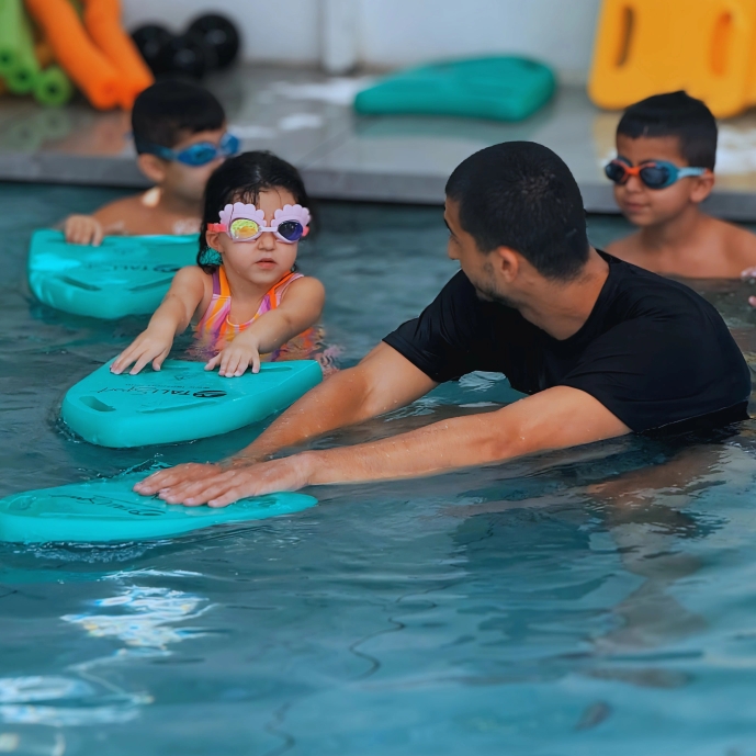 מדריך עם קבוצה קטנה